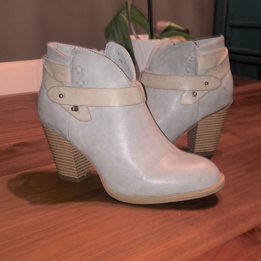 💕Two for $40💕XOXO Grey Ankle Boots